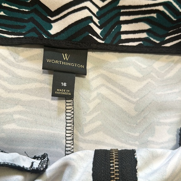 Worthington || Tropical Zipper Pull Pencil Skirt - Picture 7 of 8